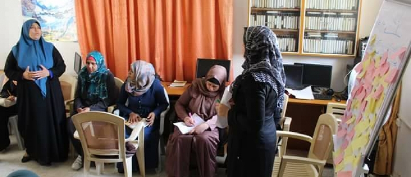 عقد جلسات المهارات الحياتية ضمن مشروع "نحو حياة خالية من العنف"