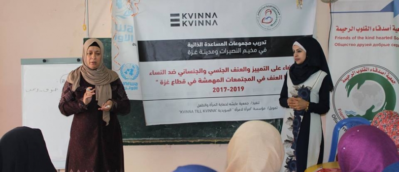 حلقة نقاش بين المشاركات في تدريب المساعدة الذاتية "WSHG"