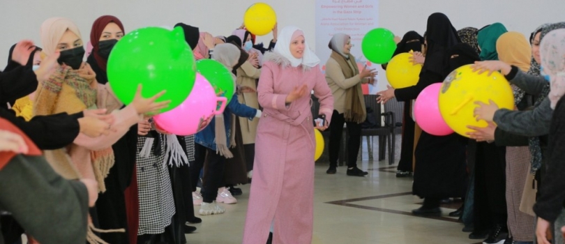 عايشة تنفذ نشاط ترفيهي للمشاركات بمشروع "تمكين النساء والفتيات في قطاع غزة"