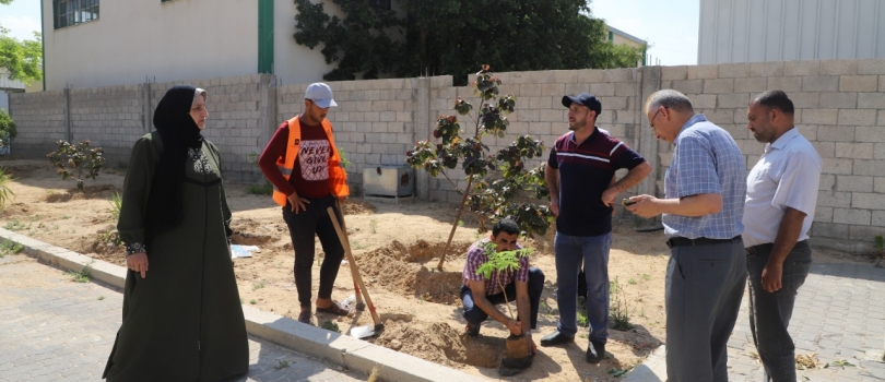 بالتعاون مع عايشة ... لجنة المساءلة في بلدية عبسان الكبيرة تنفذ يوم تطوعي ضمن مبادرة"رصيف آمن"